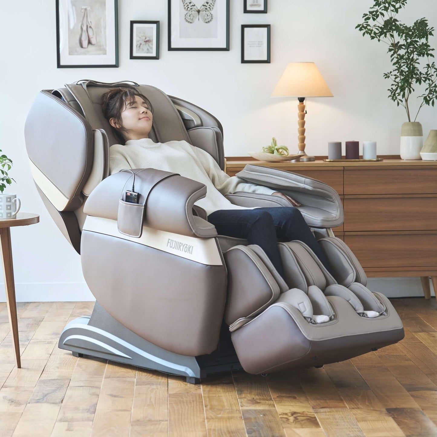 Fujiiryoki Calm Plus 4D Flex Frame SL Track Massage Chair with Lumbar Heated Blanket